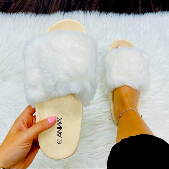 Anna Shoes - Nude fur rhinestoned slide